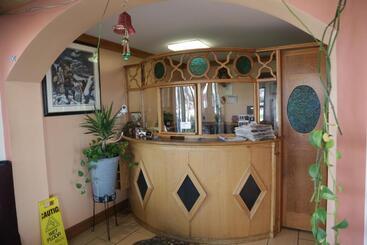 Theroff S Motel