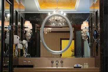 هتل Plaza Holiday Inn Jiayuguan