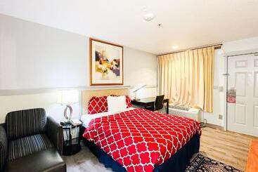 فندق على الطريق Americas Inn & Suite