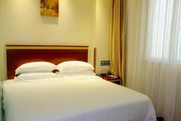 هتل Greentree Inn Yingtan Bus Station Express