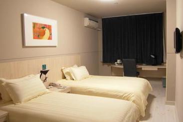 هتل Jinjiang Inn Yichun Water Park Branch