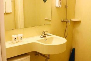 هتل Vatica Liaoning Chaoyang The East Of Railway Station Xinhua Road