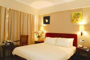 هتل Vatica Liaoning Chaoyang The East Of Railway Station Xinhua Road