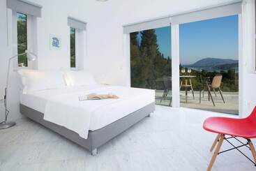 Апарт-отель Villas Harriet   With Sea View And Near The Sea