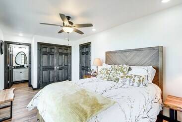 بيت ريفى Arkansas Retreat W/ Deck, Fire Pit & Mtn Views!