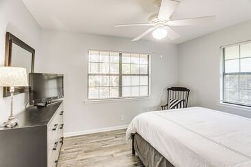 بيت ريفى Brunswick Retreat W/ Patio & Grill, Near Beaches!