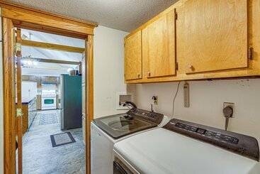 بيت ريفى Historic Clark Cabin W/ Deck & Fishing Pond Access