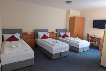 پانسیون Room In Guest Room   2 Room Apartment With Its Own Kitchen And Bathroom