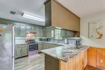 بيت ريفى Riverfront Milton Cabin W/ Boat Ramp & Dock!