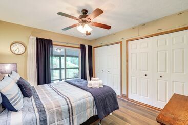 コテージ Cozy Mars Hill Farmhouse W/ Scenic Views