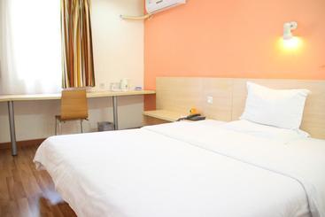 هتل 7 Days Inn Baotou Fuqiang Road Jiuxing Plaza Branch