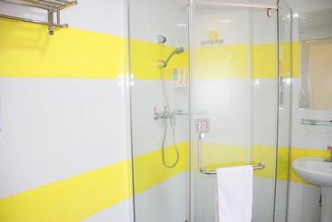 هتل 7 Days Inn Huludao Xin Hua Street Hua Ji Road Branch