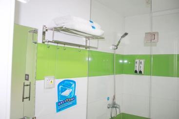 هتل 7days Inn Luzhou Bell And Drum Tower