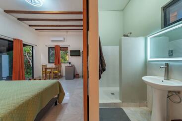 مبيت وإفطار Zenquility Inn & Tavern