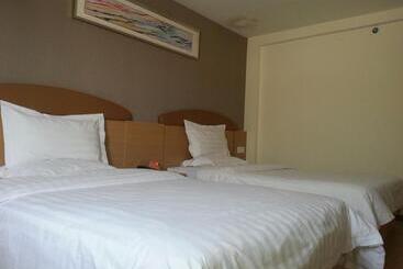 בית מלון כפרי 7days Inn Deyang Wenmiao Square