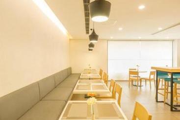 هتل Hanting  Qionghai Pedestrian Street Branch