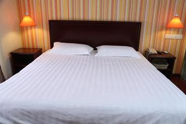 Pai Hotel Zhangjiakou North Mingde Road
