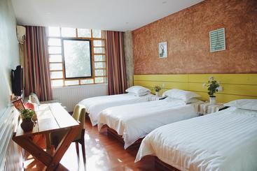 Chengdu Dreams Travel International Youth Hostel