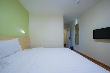 هتل 7 Days Inn Beijing Beishatan Subway Station