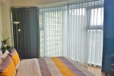 هتل Avant Apartments At The Fort