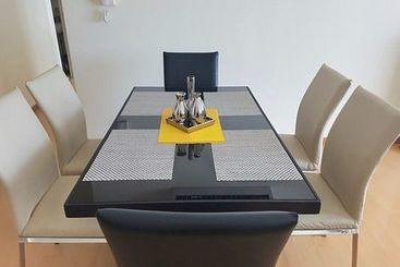 هتل Avant Apartments At The Fort