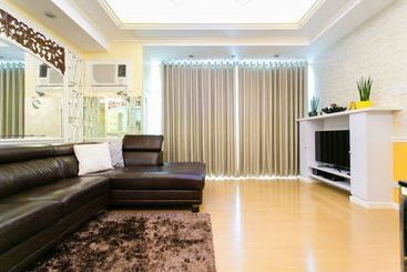 هتل Avant Apartments At The Fort