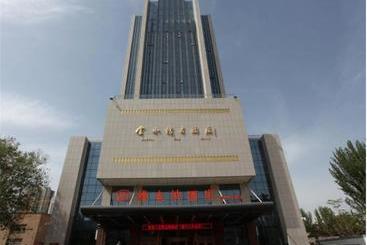 בית מלון כפרי Vienna  Yinchuan Railway Station Branch