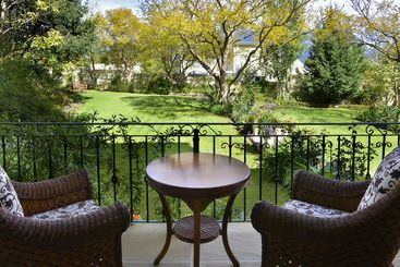 تختخواب و صبحانه 21 Roux Street Franschhoek