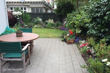 Garden Bed And Breakfast
