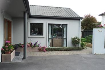 Garden Bed And Breakfast
