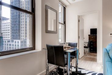 Global Luxury Suites At Bay Village