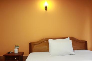 هتل Two Easy Bungalow