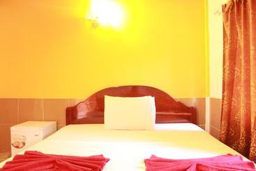 هتل Two Easy Bungalow