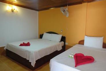 هتل Two Easy Bungalow