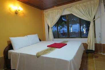 هتل Two Easy Bungalow