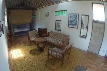 هتل Weliwatta House