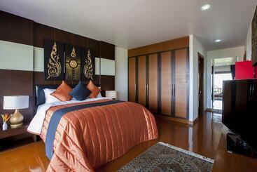 דירות לתיירים Baan Phuttarak   Seaview Private Villa