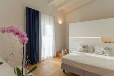 مسافرخانه Calapetra Resort