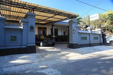 بنسيون Puri Kusuma Guest House