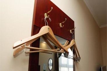 هتل Greentree Inn Zhangye Road