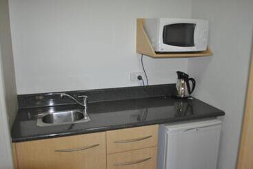 فندق In Town Motor Inn