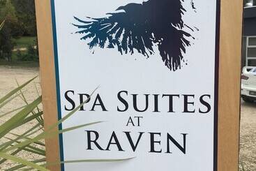 ペンション Spa Suites At Raven