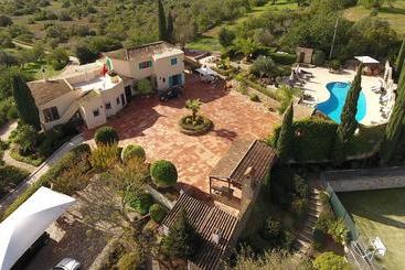 تختخواب و صبحانه Quinta Soria Moria