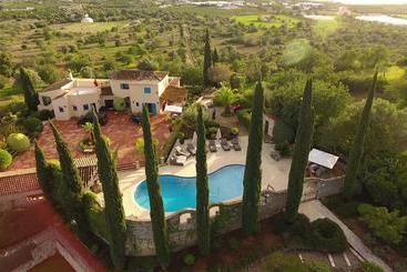 تختخواب و صبحانه Quinta Soria Moria