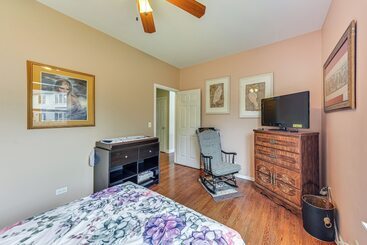茅舍 Eclectic Grayslake Home W/ Private Yard & Fire Pit