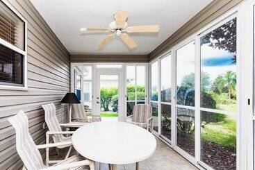 Сельский дом Georgetown   Centrally Located 3/2 Designer Home