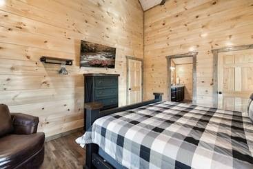 קוטג'' Modern Cabin W/ Pool, Hot Tub, Games & More!