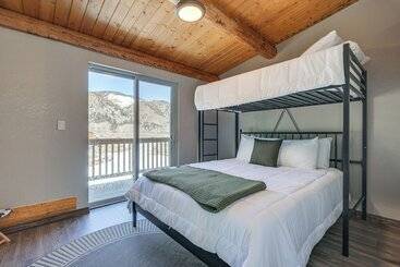 Сельский дом Riverfront Montana Log Cabin W/ Mountain Views!