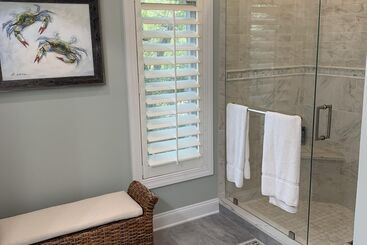 کلبه 28 Beachwood West By Avantstay Close To Beach, Multiple Decks & Private Pool!