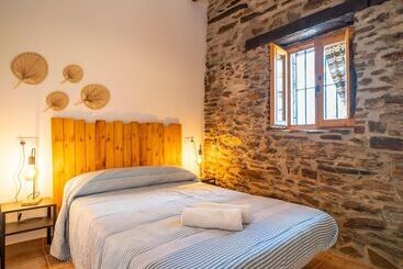 קוטג'' Two Houses With Shared Pool Chillout And See Views